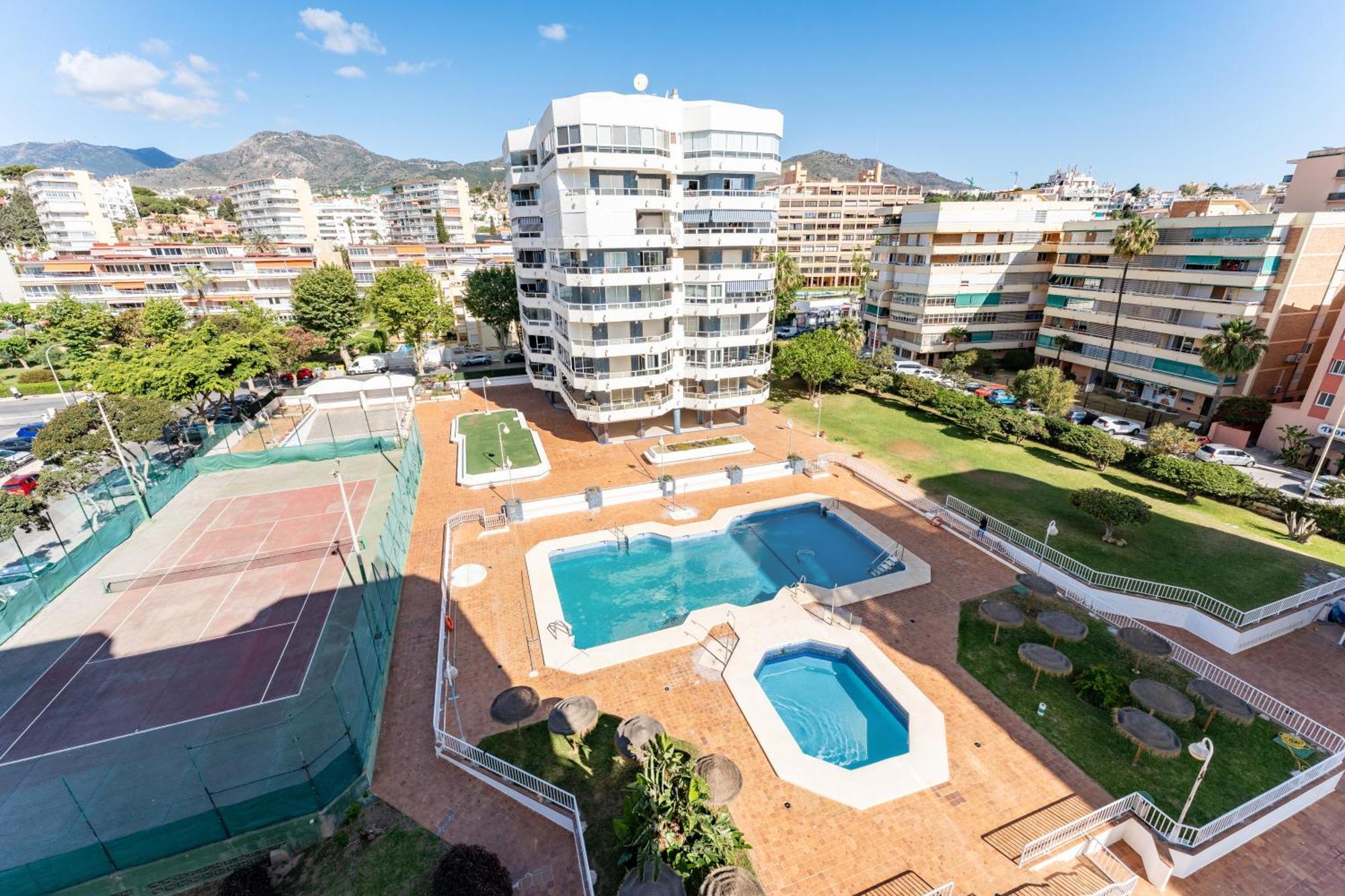 Ferienwohnung Tropico Carihuela View & Parking Torremolinos Exterior foto